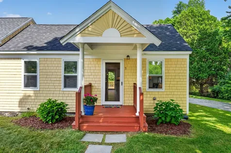 17 Woodside Meadow Road York ME 03909
