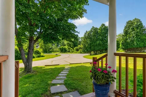 17 Woodside Meadow Road York ME 03909