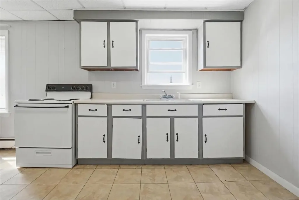 28 Eaton Street Lewiston ME 04240