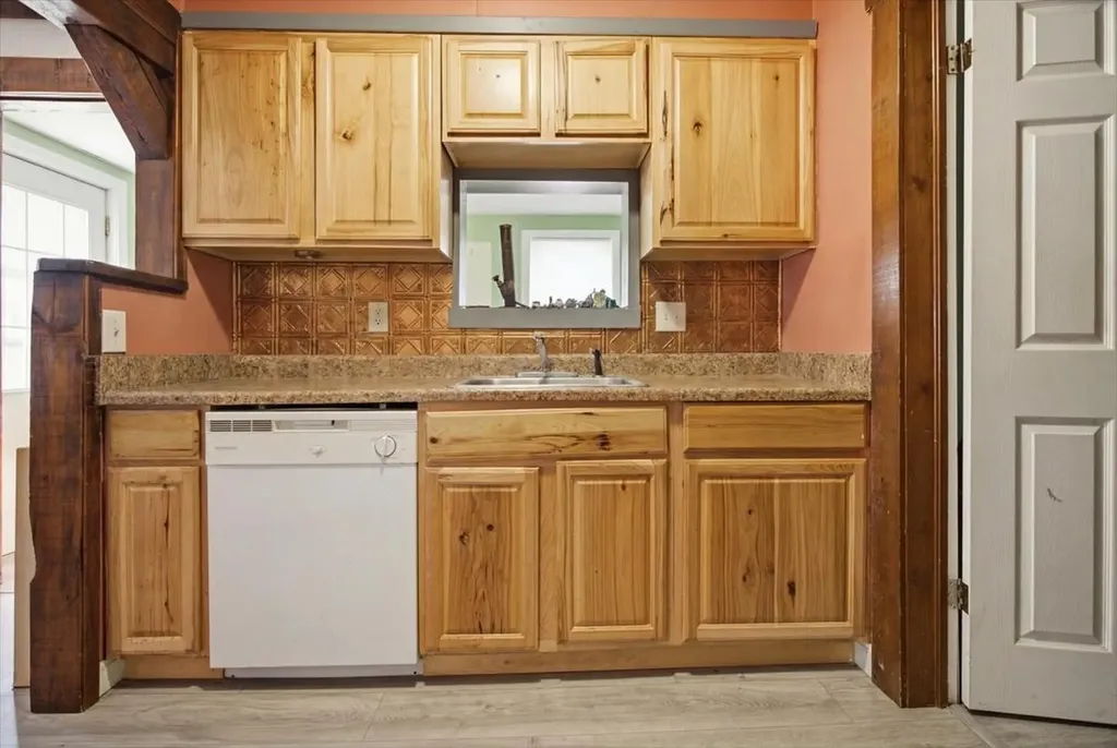 28 Eaton Street Lewiston ME 04240