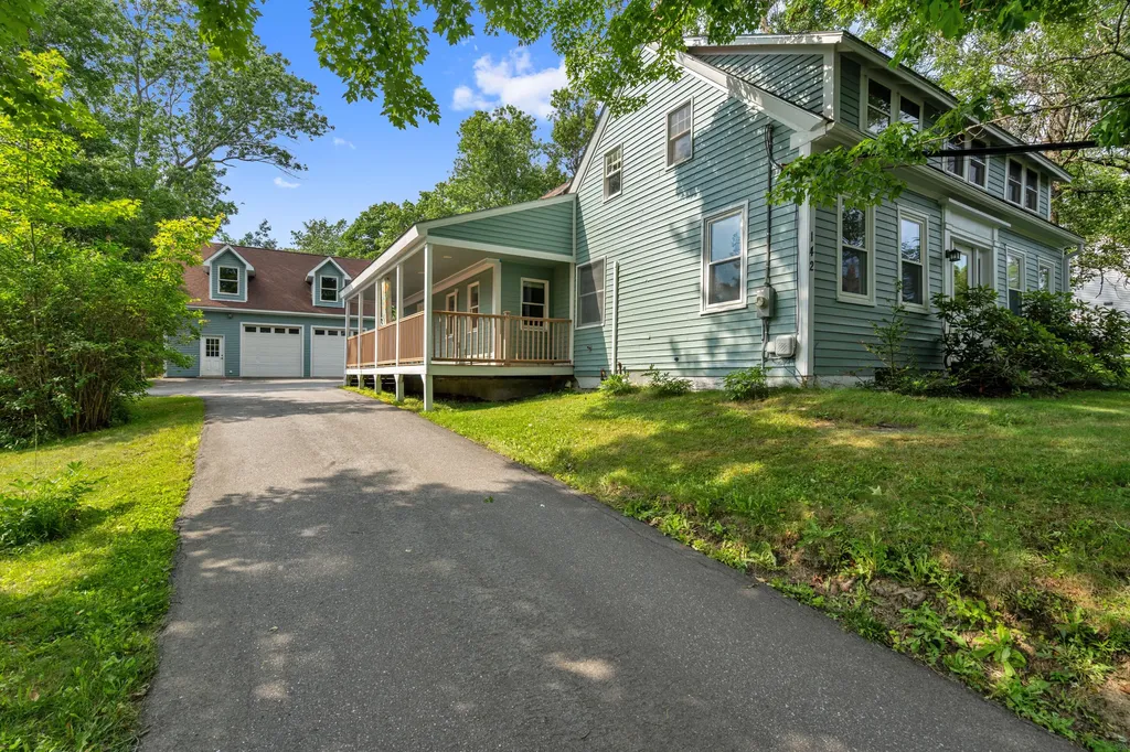 142 River Road Bowdoinham ME 04008