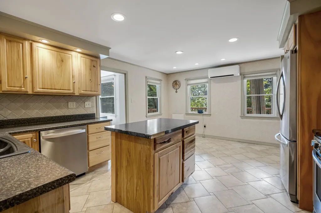 142 River Road Bowdoinham ME 04008