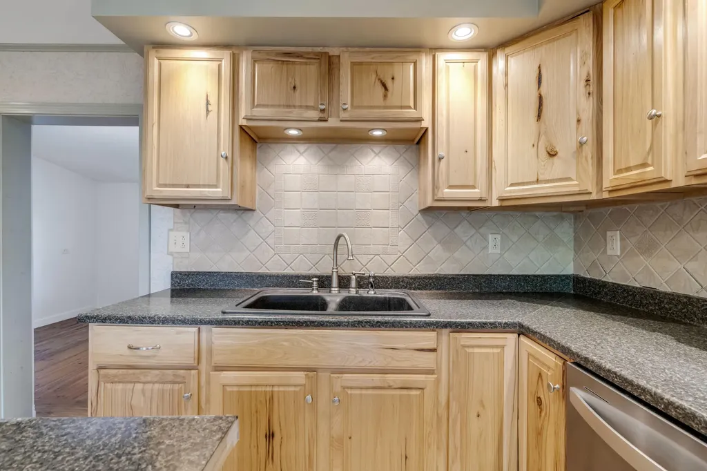 142 River Road Bowdoinham ME 04008
