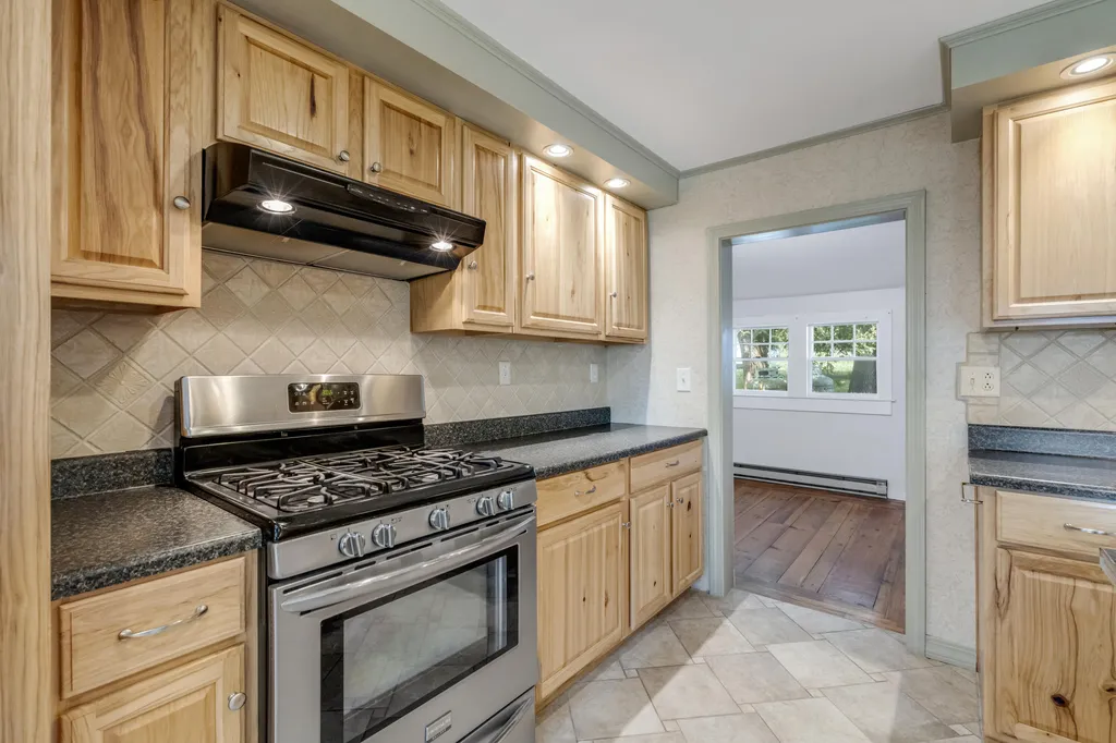 142 River Road Bowdoinham ME 04008