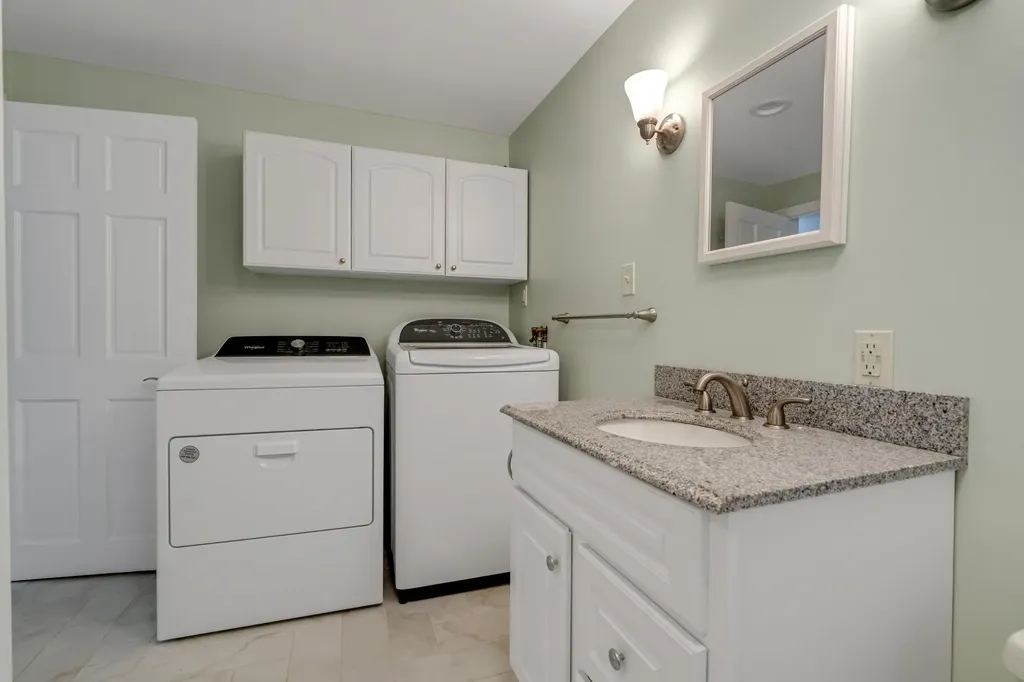 142 River Road Bowdoinham ME 04008