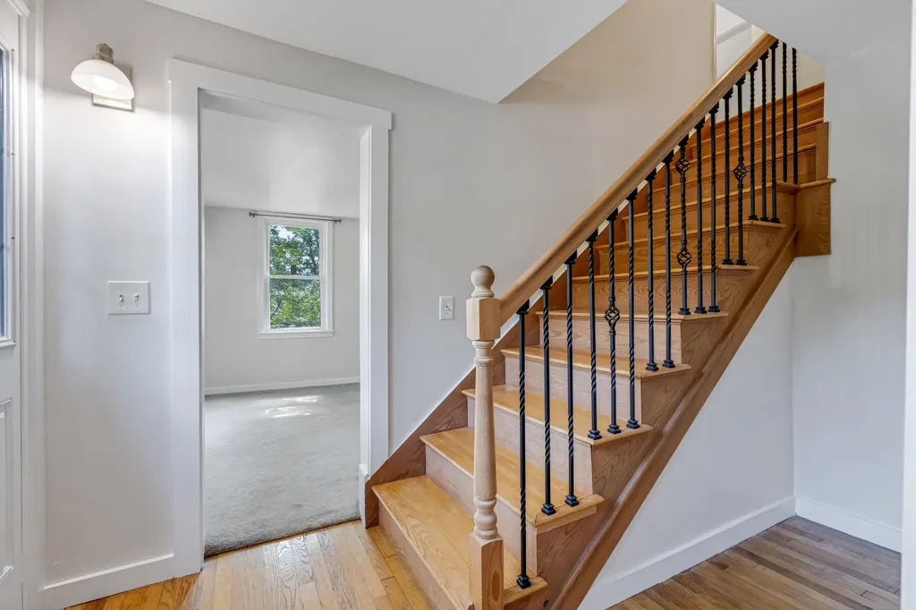 142 River Road Bowdoinham ME 04008