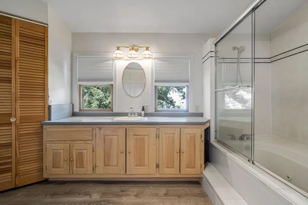 142 River Road Bowdoinham ME 04008