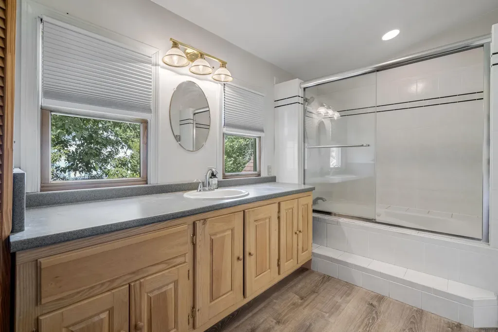 142 River Road Bowdoinham ME 04008