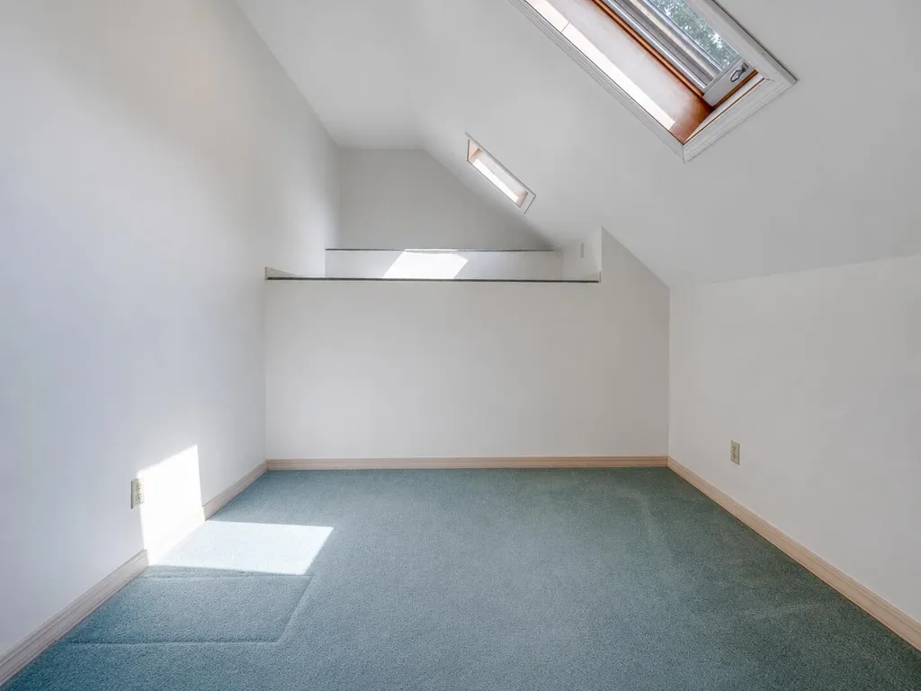 142 River Road Bowdoinham ME 04008