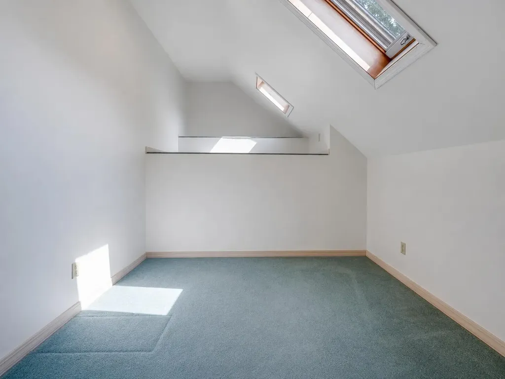 142 River Road Bowdoinham ME 04008