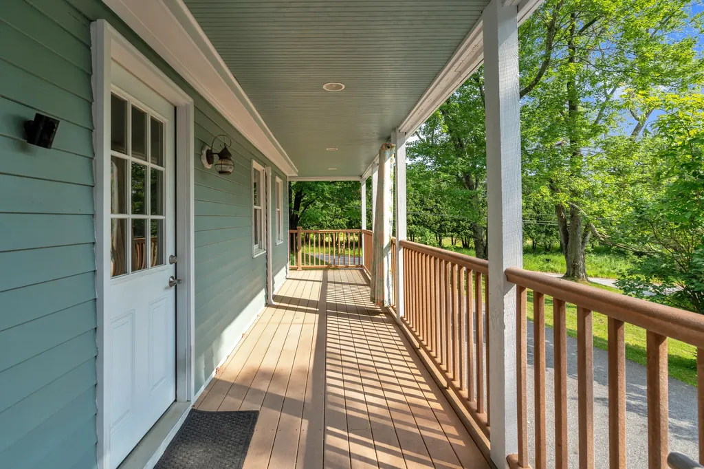 142 River Road Bowdoinham ME 04008