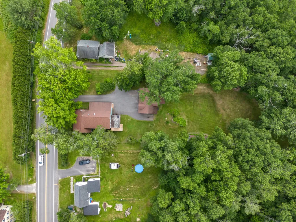 142 River Road Bowdoinham ME 04008