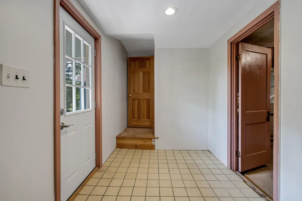 142 River Road Bowdoinham ME 04008
