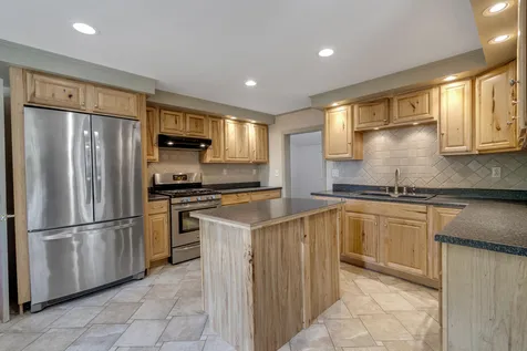 142 River Road Bowdoinham ME 04008