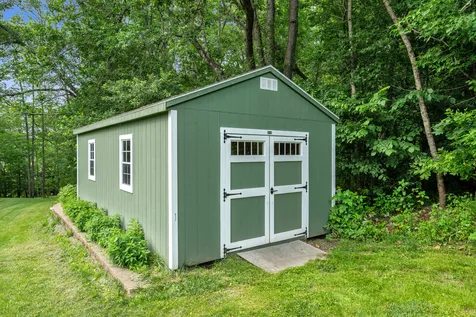 142 River Road Bowdoinham ME 04008