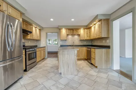 142 River Road Bowdoinham ME 04008