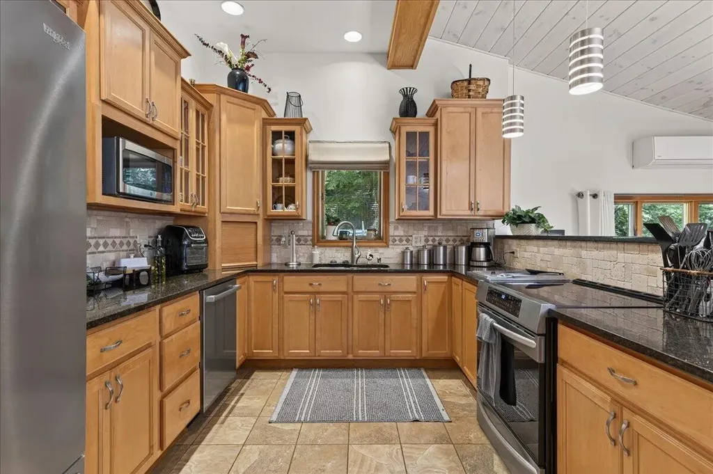 10 Bridle Path Dedham ME 04429