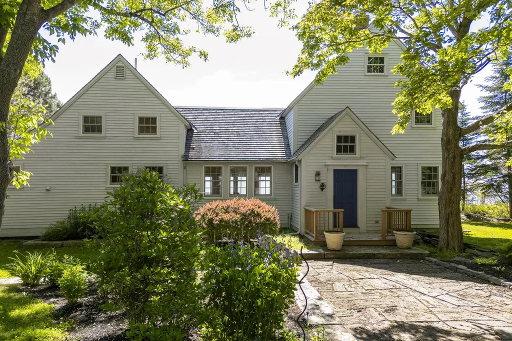 54 Mcfarland Shore Road Bristol ME 04554