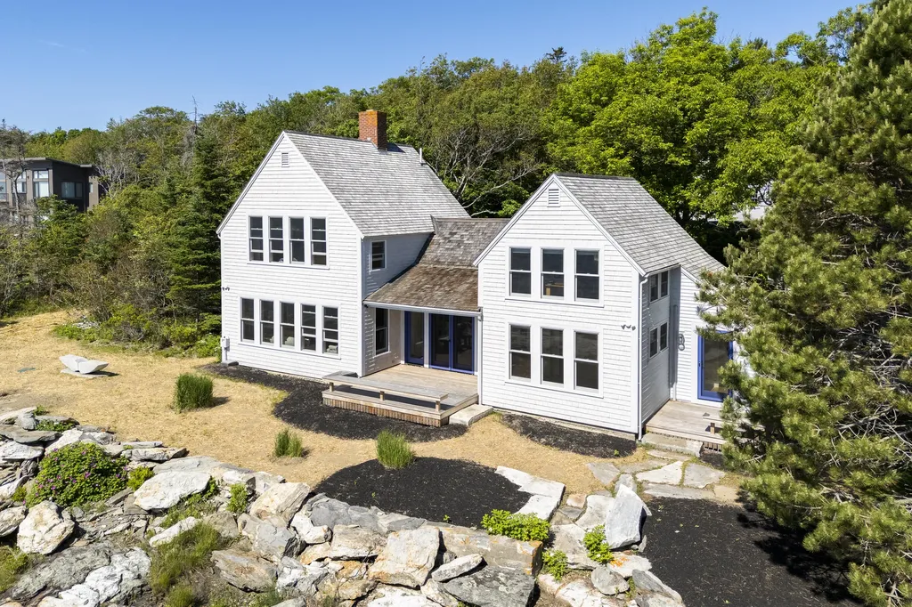 54 Mcfarland Shore Road Bristol ME 04554