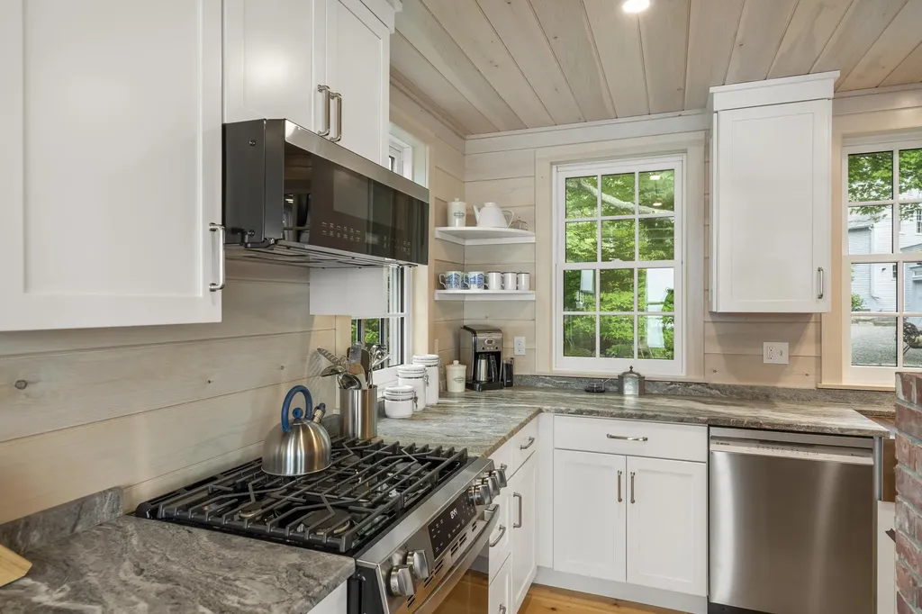 54 Mcfarland Shore Road Bristol ME 04554