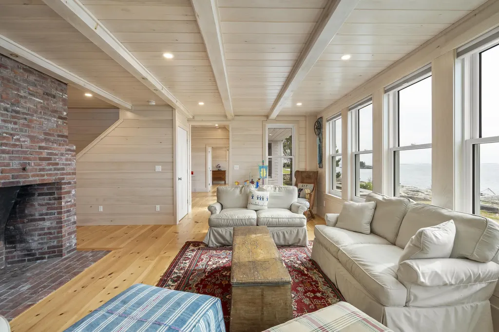 54 Mcfarland Shore Road Bristol ME 04554
