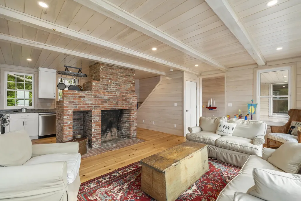 54 Mcfarland Shore Road Bristol ME 04554
