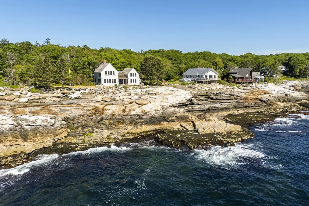 54 Mcfarland Shore Road Bristol ME 04554