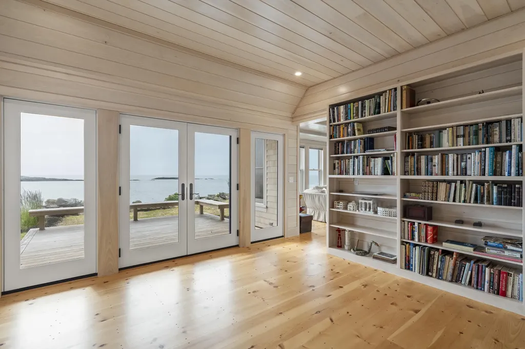 54 Mcfarland Shore Road Bristol ME 04554