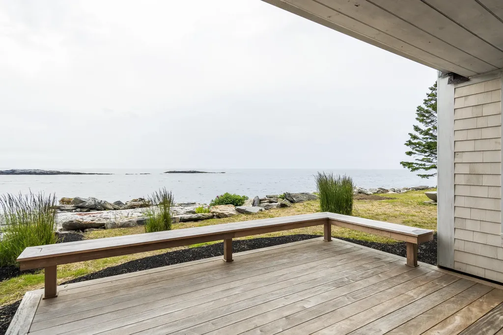 54 Mcfarland Shore Road Bristol ME 04554