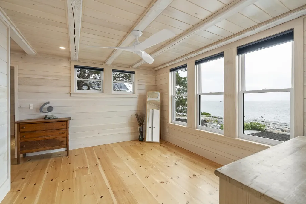 54 Mcfarland Shore Road Bristol ME 04554