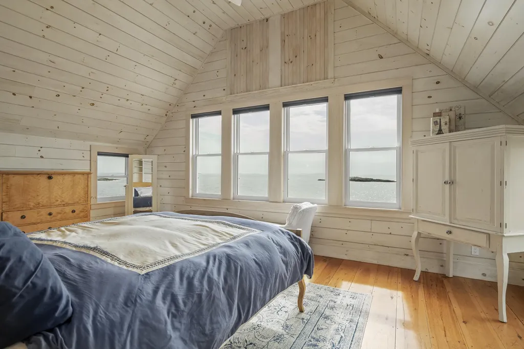 54 Mcfarland Shore Road Bristol ME 04554