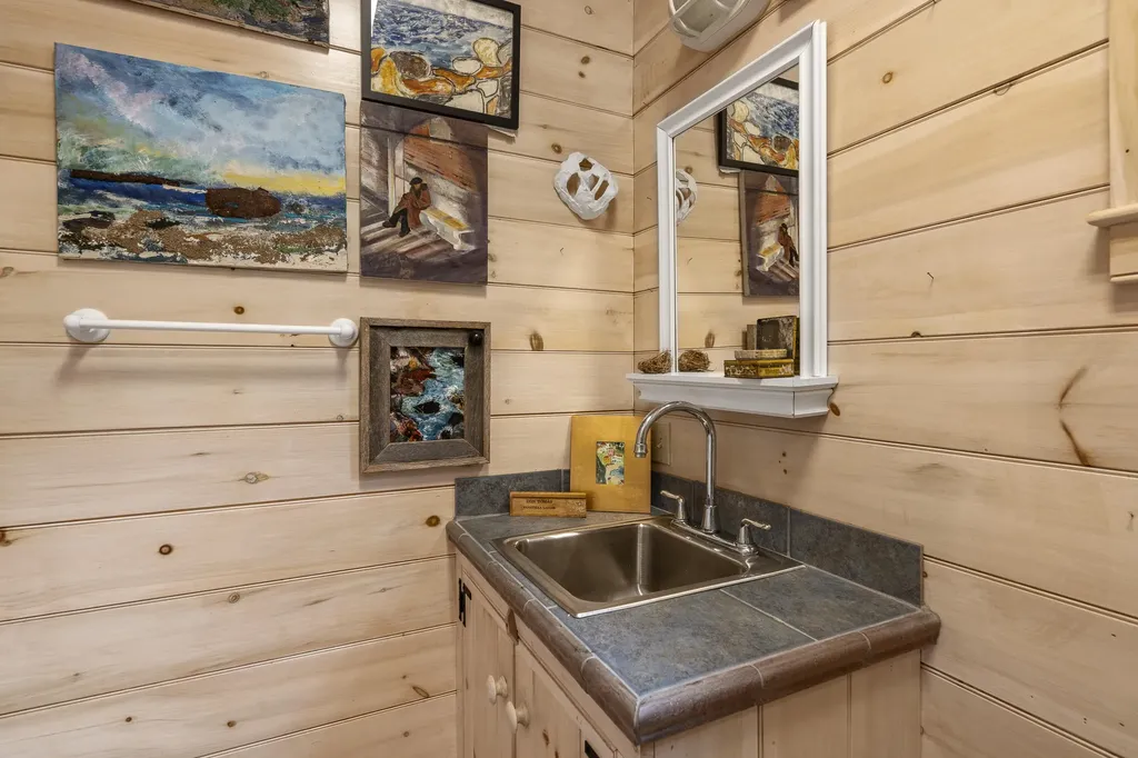 54 Mcfarland Shore Road Bristol ME 04554