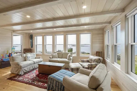 54 Mcfarland Shore Road Bristol ME 04554