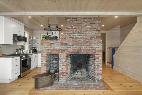 54 Mcfarland Shore Road Bristol ME 04554
