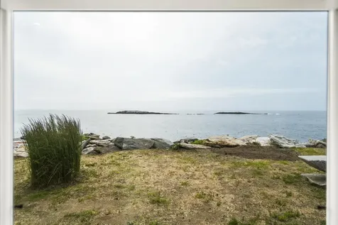 54 Mcfarland Shore Road Bristol ME 04554