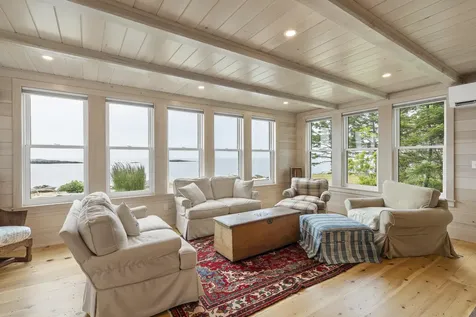 54 Mcfarland Shore Road Bristol ME 04554