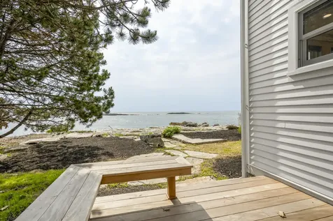 54 Mcfarland Shore Road Bristol ME 04554