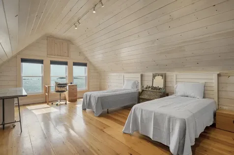 54 Mcfarland Shore Road Bristol ME 04554