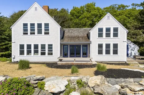 54 Mcfarland Shore Road Bristol ME 04554