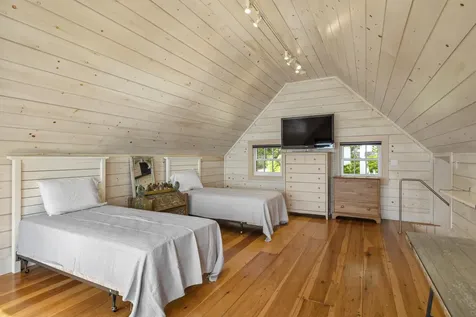 54 Mcfarland Shore Road Bristol ME 04554