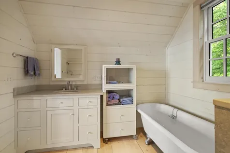 54 Mcfarland Shore Road Bristol ME 04554