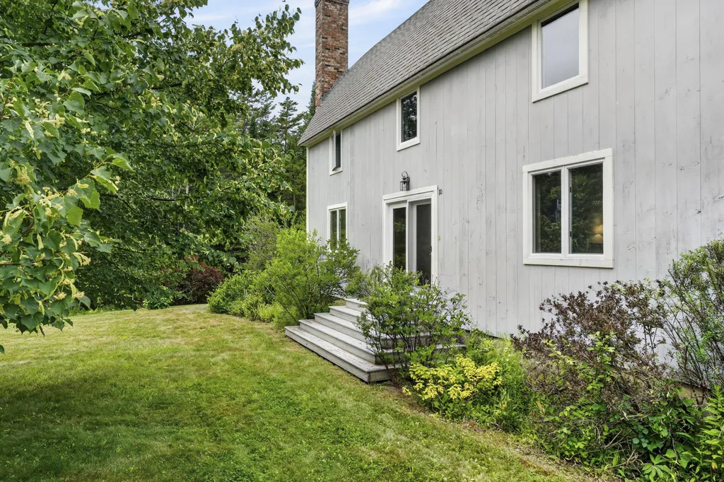 10 Arrowhead Ridge Road Freeport ME 04032
