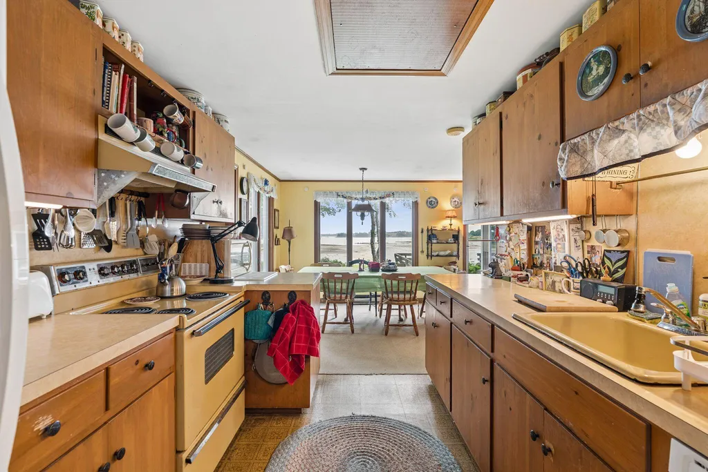 31 Charleston Road Chebeague Island ME 04017