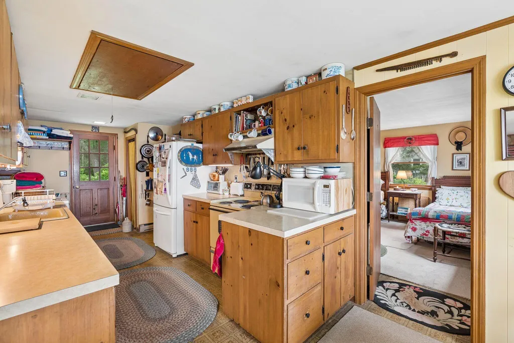 31 Charleston Road Chebeague Island ME 04017