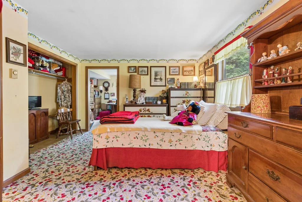 31 Charleston Road Chebeague Island ME 04017