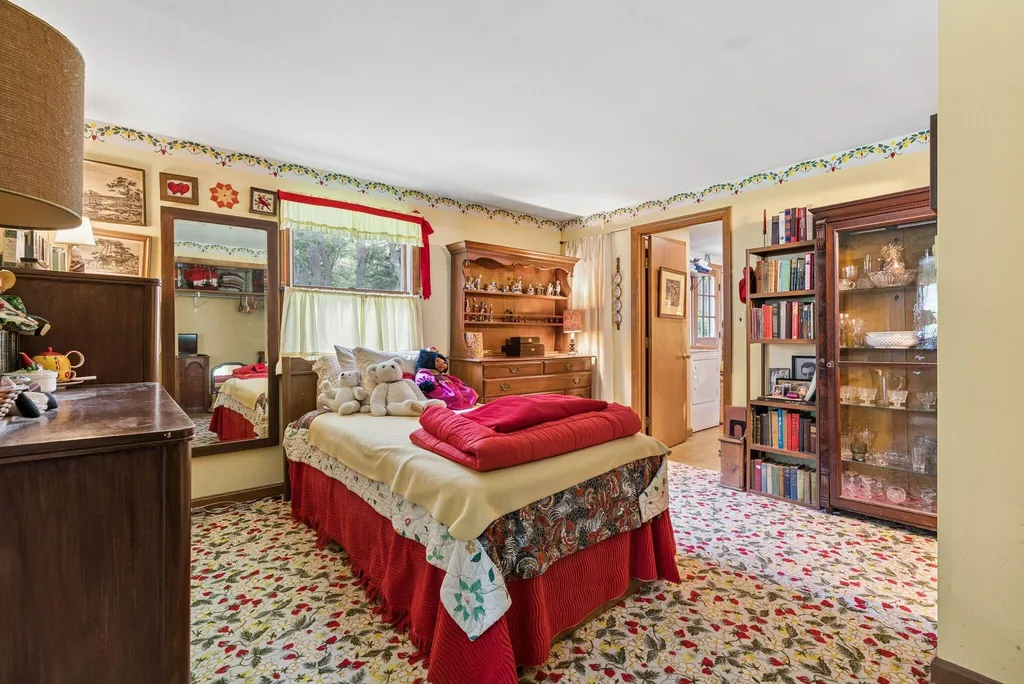 31 Charleston Road Chebeague Island ME 04017