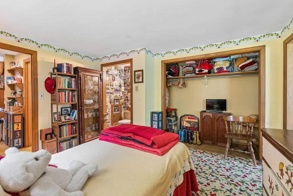 31 Charleston Road Chebeague Island ME 04017