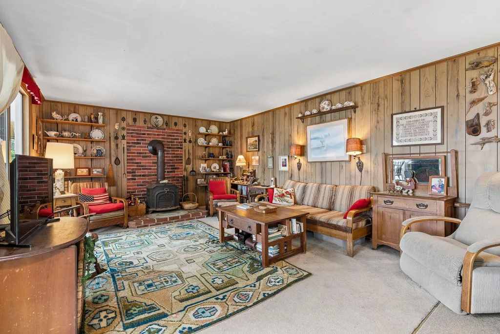 31 Charleston Road Chebeague Island ME 04017