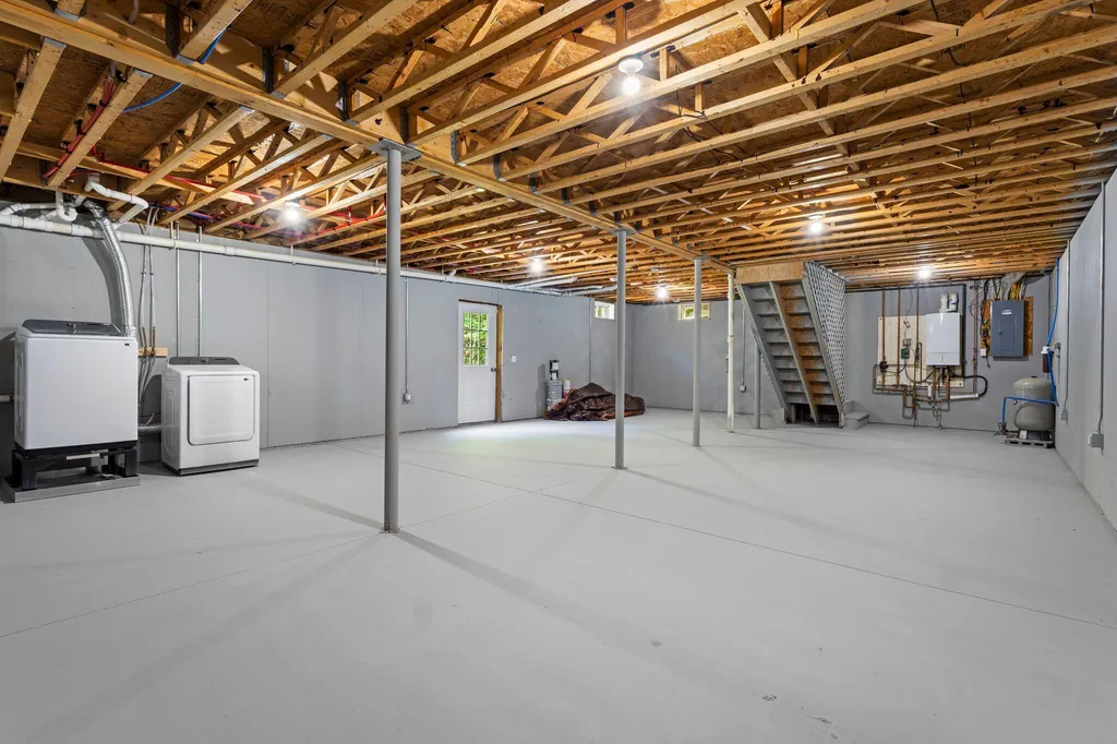 39 Owl Lane Auburn ME 04210