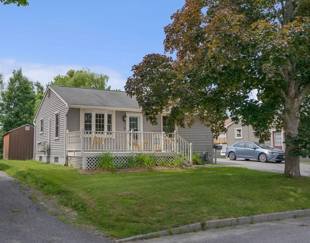 29 Lowell Street Westbrook ME 04092
